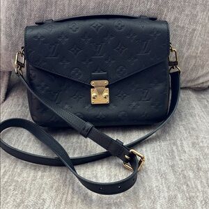 Louis Vuitton Pochette Metis Black